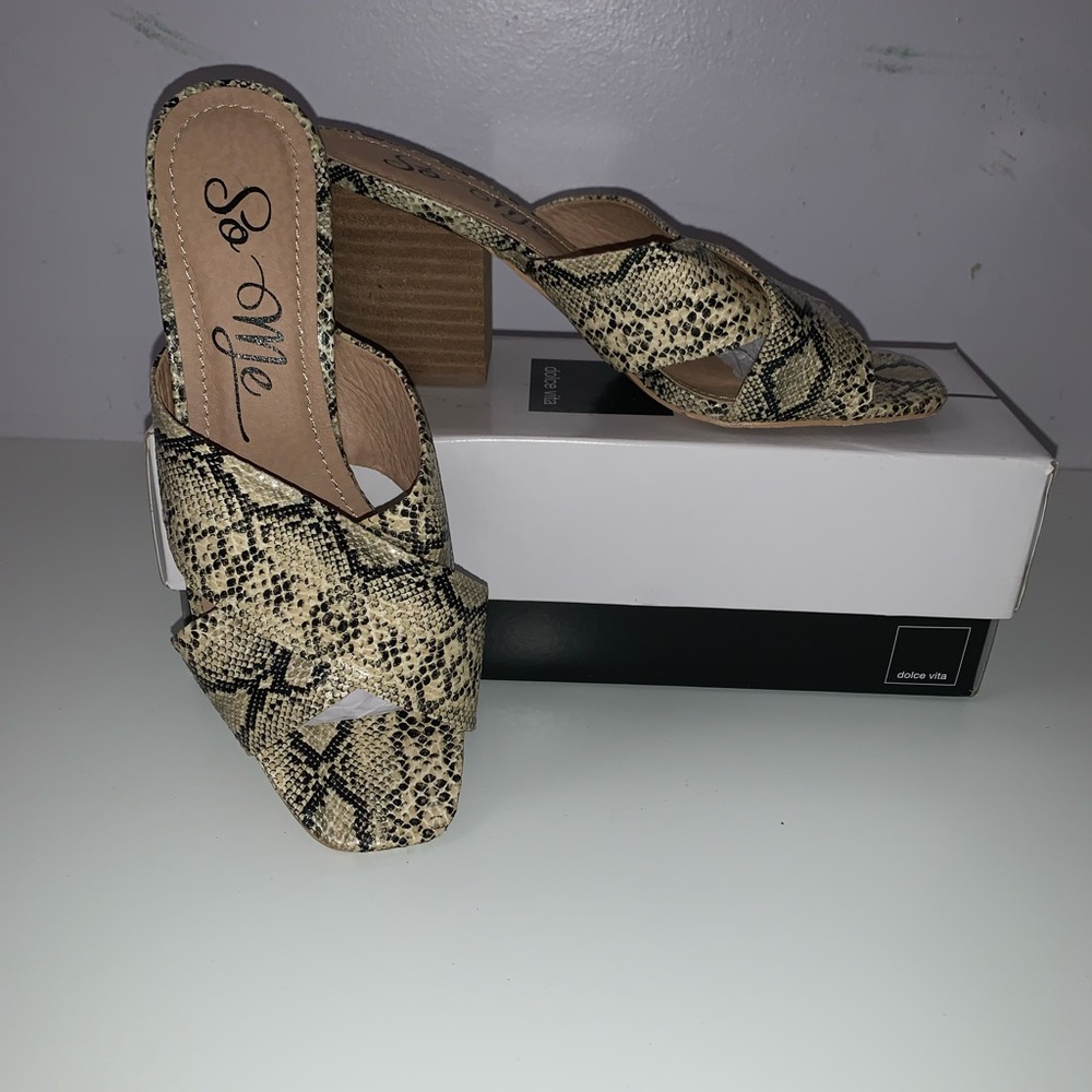 Miss Lola leopard heels